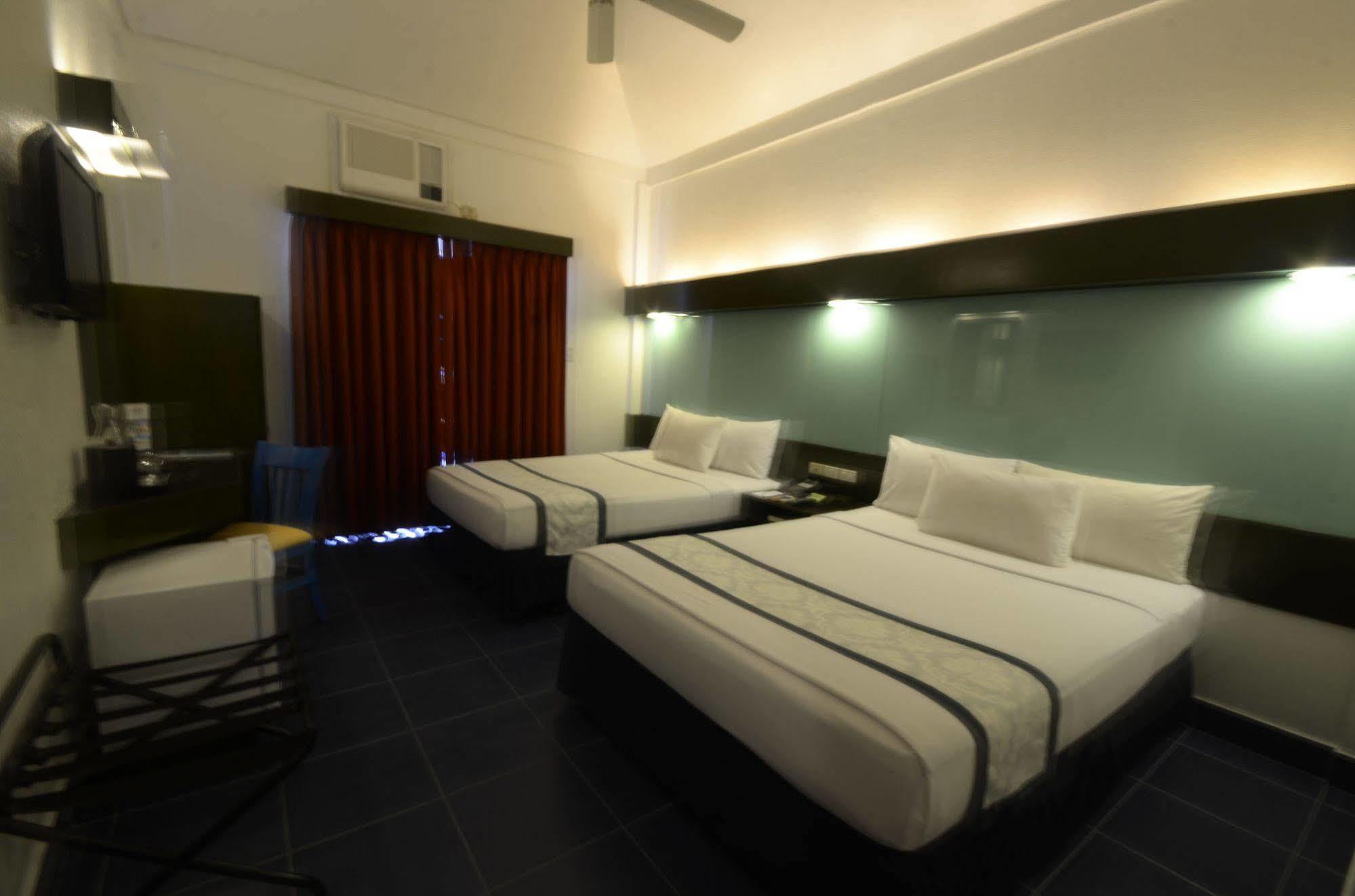 Microtel By Wyndham Puerto Princesa Exteriér fotografie